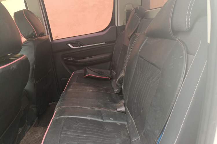 Used Foton Tunland 2020 2.0T Tougou 5 Diesel Two-Wheel Drive Elite Version High Ground Clearance Long Wheelbase – 4F20TC Left Rear Seat