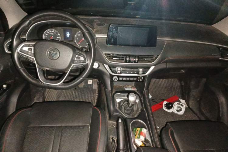 Used Foton Tunland Yutu 2020 2.0T Yutu 9 Diesel Two-Wheel Drive Luxury Long-Wheelbase 4F20TC Center Console