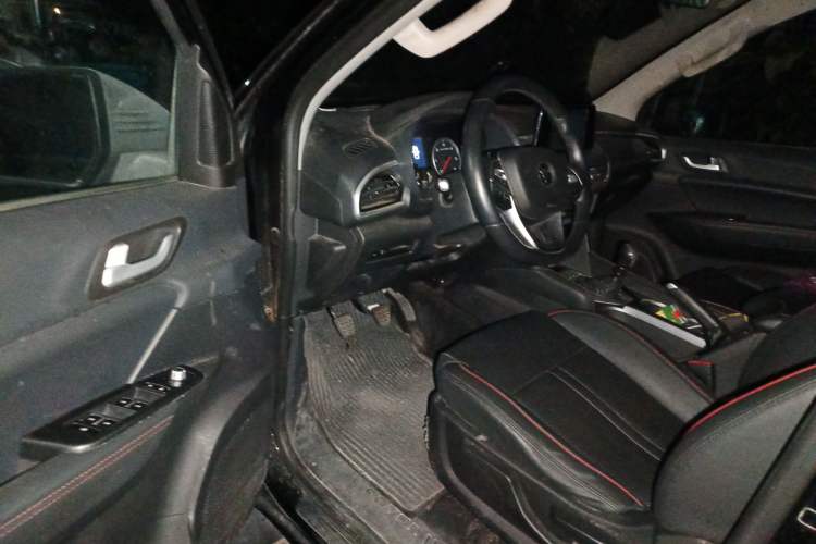Used Foton Tunland Yutu 2020 2.0T Yutu 9 Diesel Two-Wheel Drive Luxury Long-Wheelbase 4F20TC Driver Seat