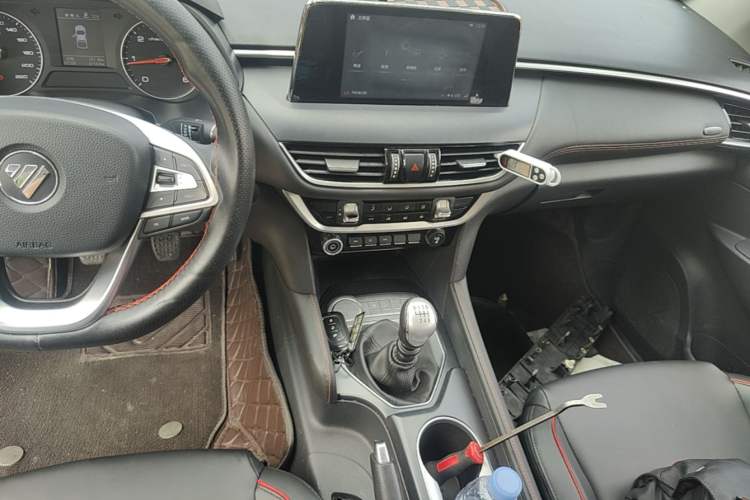 Used Foton Tunland Yutu 2020 2.0T Yutu 9 Diesel Two-Wheel Drive Luxury Long-Wheelbase 4F20TC Center Console