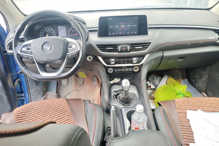 Used Foton Tunland Yutu 2020 2.0T Yutu 9 Diesel Two-Wheel-Drive Elite Model Long Wheelbase 4F20TC Center Console