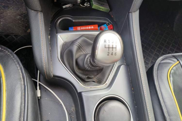 Used Foton Tunland Yutu 2020 2.0T Yutu 8 Diesel Two-Wheel Drive Elite Version Long Wheelbase 4F20TC Gear Lever