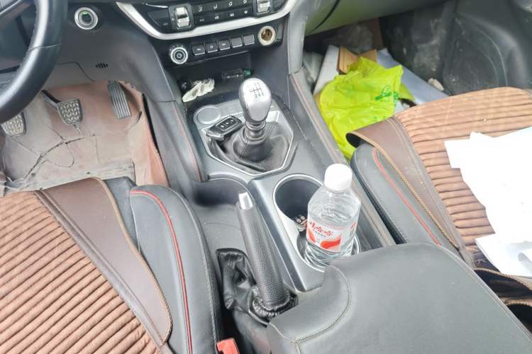 Used Foton Tunland Yutu 2020 2.0T Yutu 9 Diesel Two-Wheel-Drive Elite Model Long Wheelbase 4F20TC Gear Lever