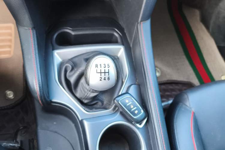 Used Foton Tunland Yutu 2020 2.0T Yutu 9 Diesel Two-Wheel Drive Enjoyment Edition Long Wheelbase 4F20TC Gear Lever