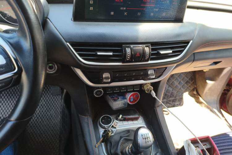 Used Foton Tunland Yutu 2020 2.0T Yutu 9 Diesel 4x4 Elite Long Wheelbase 4F20TC Audio And AC Panel