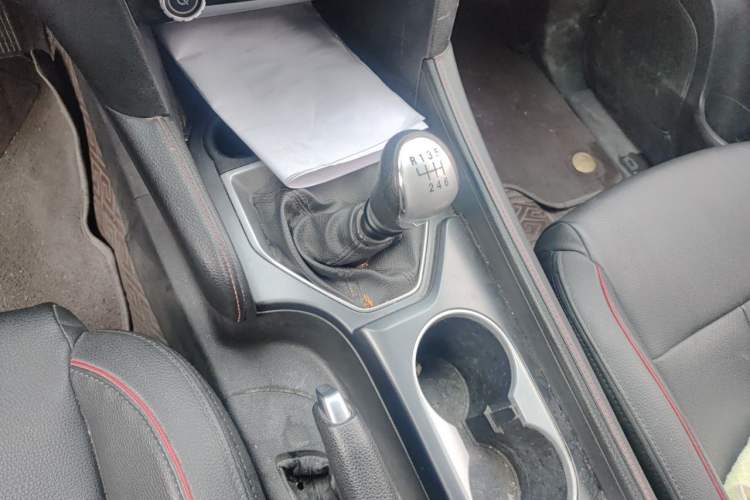 Used Foton Tunland Yutu 2020 2.0T Yutu 8 Diesel Two-Wheel Drive Elite Version Long Wheelbase 4F20TC Gear Lever