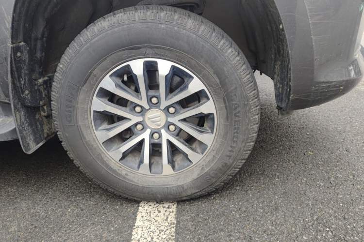 Used Foton Tunland Yutu 2020 2.0T Yutu 8 Diesel Two-Wheel Drive Elite Version Long Wheelbase 4F20TC Right Front Wheel Hub