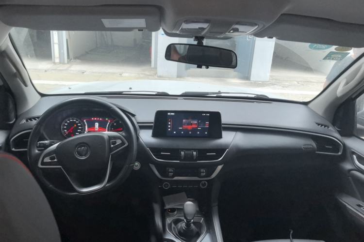 Used Foton Tunland Yutu 2020 2.0T Yutu 9 Diesel 4x4 Elite Long Wheelbase 4F20TC Center Console