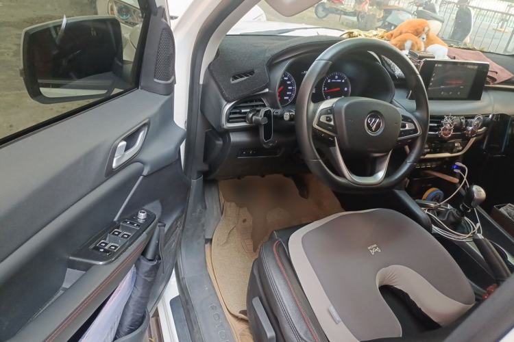 Used Foton Tunland Yutu 2020 2.0T Yutu 8 Diesel Two-Wheel Drive Luxury Long-Wheelbase 4F20TC Driver Seat