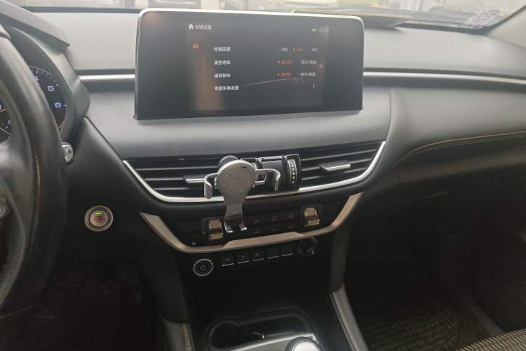 Used Foton Tunland Yutu 2020 2.0T Yutu 8 Gasoline Two-Wheel Drive Elite Version Standard Wheelbase 4G20TI5 Audio And AC Panel