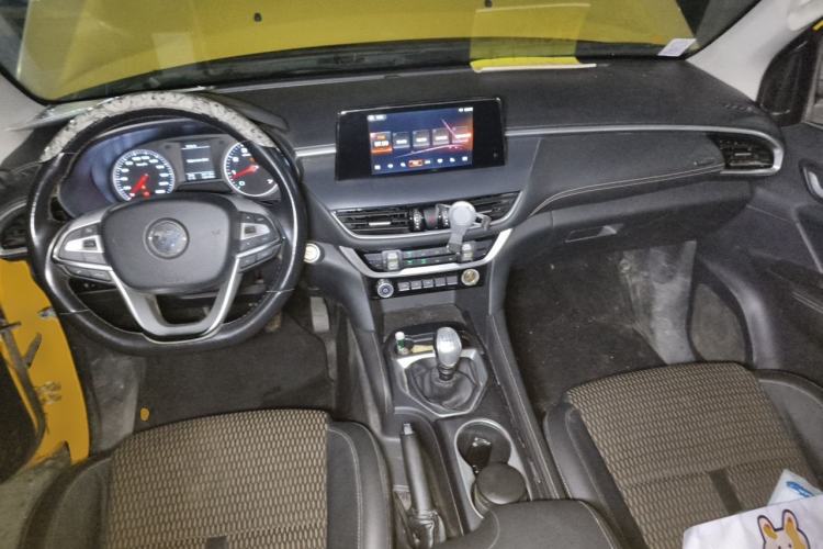 Used Foton Tunland Yutu 2020 2.0T Yutu 8 Gasoline Two-Wheel Drive Elite Version Standard Wheelbase 4G20TI5 Center Console