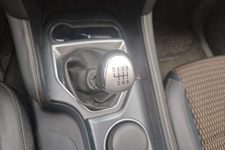 Used Foton Tunland Yutu 2020 2.0T Yutu 8 Gasoline Two-Wheel Drive Elite Version Standard Wheelbase 4G20TI5 Gear Lever