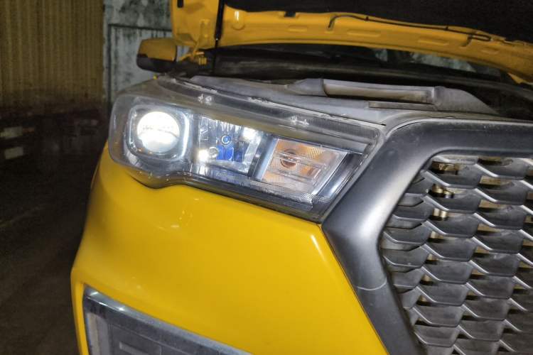 Used Foton Tunland Yutu 2020 2.0T Yutu 8 Gasoline Two-Wheel Drive Elite Version Standard Wheelbase 4G20TI5 Right Front Headlight