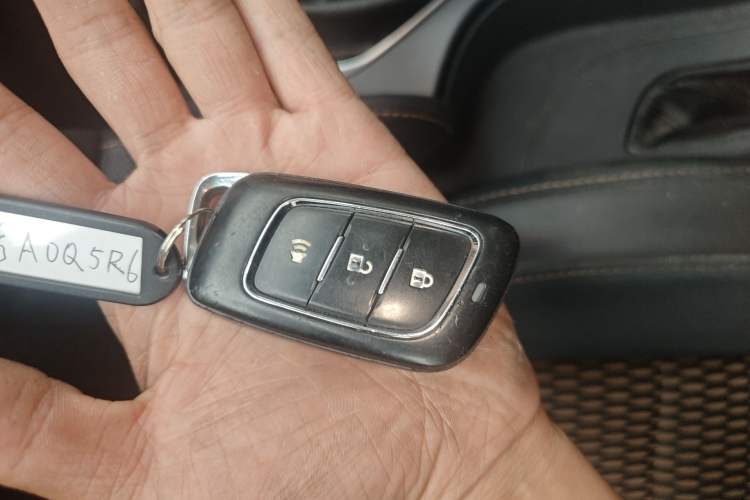 Used Foton Tunland Yutu 2020 2.0T Yutu 8 Gasoline Two-Wheel Drive Elite Version Standard Wheelbase 4G20TI5 Vehicle Key