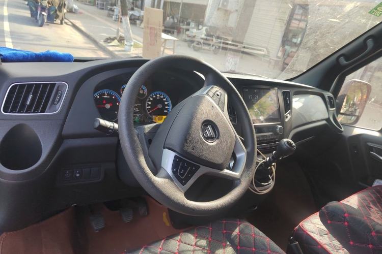 Used Foton Tuyano X7 2026 Model Van 2.5T Manual Extended Wheelbase High-Roof Dual-Tire 3-Seater Center Console
