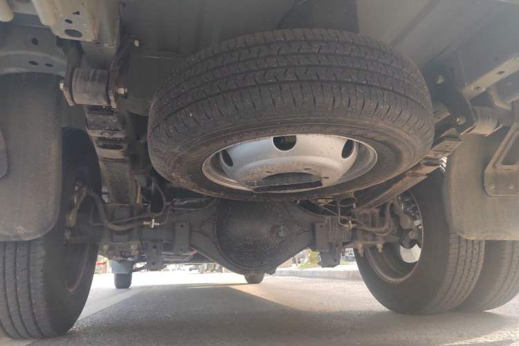 Used Foton Tuyano X7 2026 Model Van 2.5T Manual Extended Wheelbase High-Roof Dual-Tire 3-Seater Chassis Rear