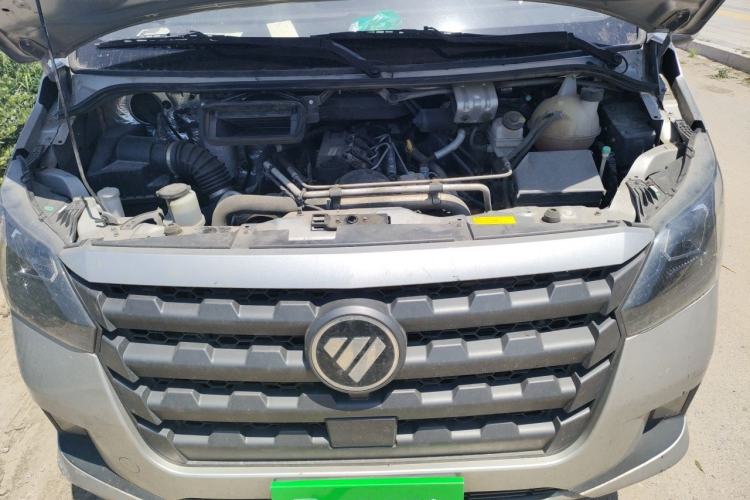 Used Foton Tuyano X7 2026 Model Van 2.5T Manual Extended Wheelbase High-Roof Dual-Tire 3-Seater Engine Bay
