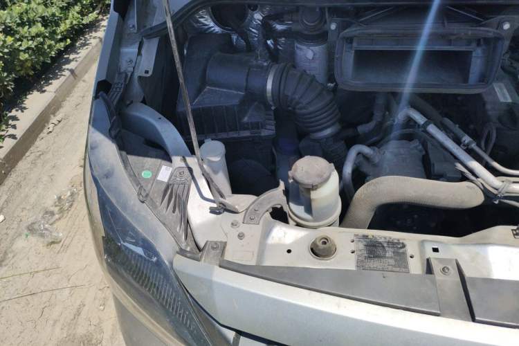 Used Foton Tuyano X7 2026 Model Van 2.5T Manual Extended Wheelbase High-Roof Dual-Tire 3-Seater Engine Bay Right