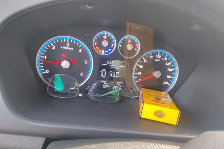 Used Foton Tuyano X7 2026 Model Van 2.5T Manual Extended Wheelbase High-Roof Dual-Tire 3-Seater Instrument Cluster