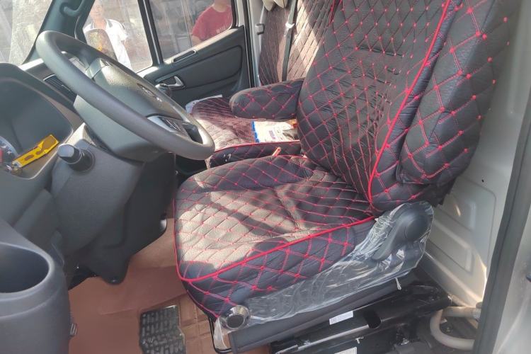 Used Foton Tuyano X7 2026 Model Van 2.5T Manual Extended Wheelbase High-Roof Dual-Tire 3-Seater Left Front Seat