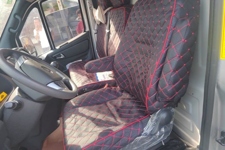 Used Foton Tuyano X7 2026 Model Van 2.5T Manual Extended Wheelbase High-Roof Dual-Tire 3-Seater Left Rear Seat