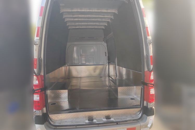 Used Foton Tuyano X7 2026 Model Van 2.5T Manual Extended Wheelbase High-Roof Dual-Tire 3-Seater Trunk