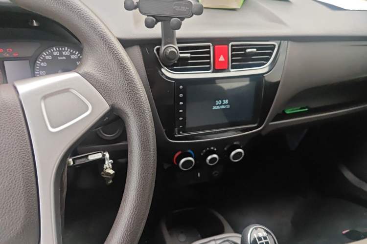 Used Foton Xiangling M 2018 1.5L Non-Load-Bearing Double-Cab with Dual Rear Tires (Cargo Version) DAM15L Audio And AC Panel
