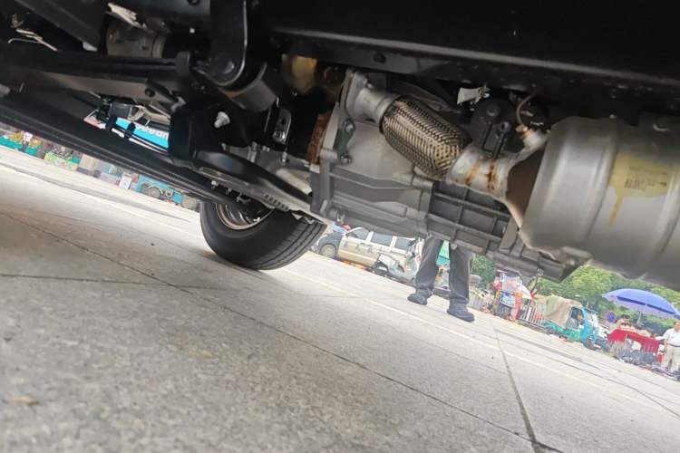 Used Foton Xiangling M 2018 1.5L Non-Load-Bearing Double-Cab with Dual Rear Tires (Cargo Version) DAM15L Chassis Front Left