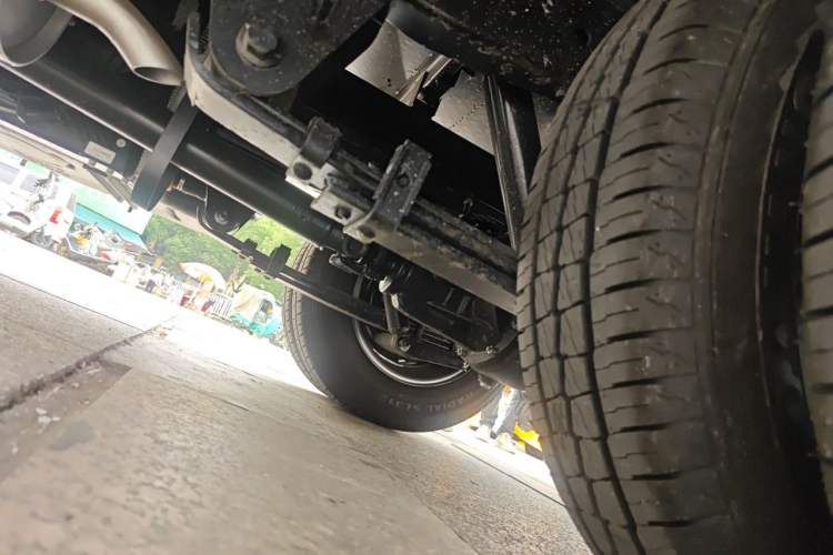 Used Foton Xiangling M 2018 1.5L Non-Load-Bearing Double-Cab with Dual Rear Tires (Cargo Version) DAM15L Chassis Rear Left