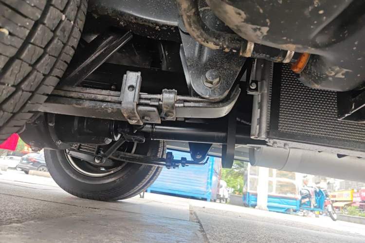 Used Foton Xiangling M 2018 1.5L Non-Load-Bearing Double-Cab with Dual Rear Tires (Cargo Version) DAM15L Chassis Rear Right