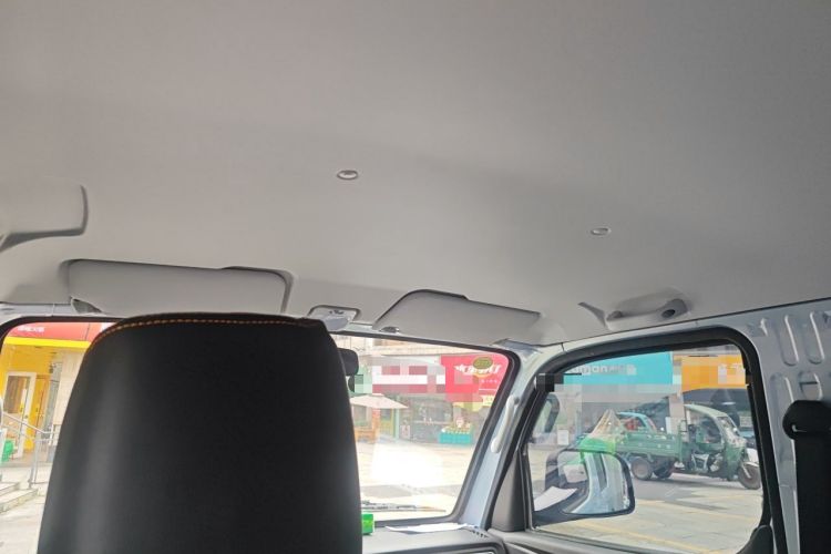 Used Foton Xiangling M 2018 1.5L Non-Load-Bearing Double-Cab with Dual Rear Tires (Cargo Version) DAM15L Headliner