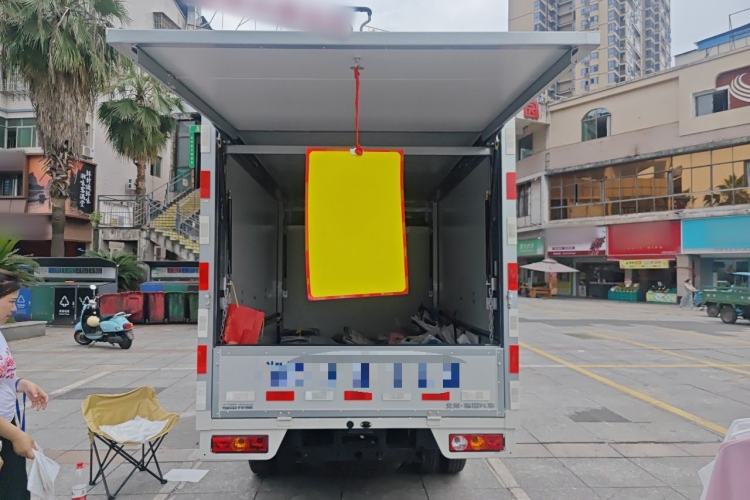 Used Foton Xiangling M 2018 1.5L Non-Load-Bearing Double-Cab with Dual Rear Tires (Cargo Version) DAM15L Trunk