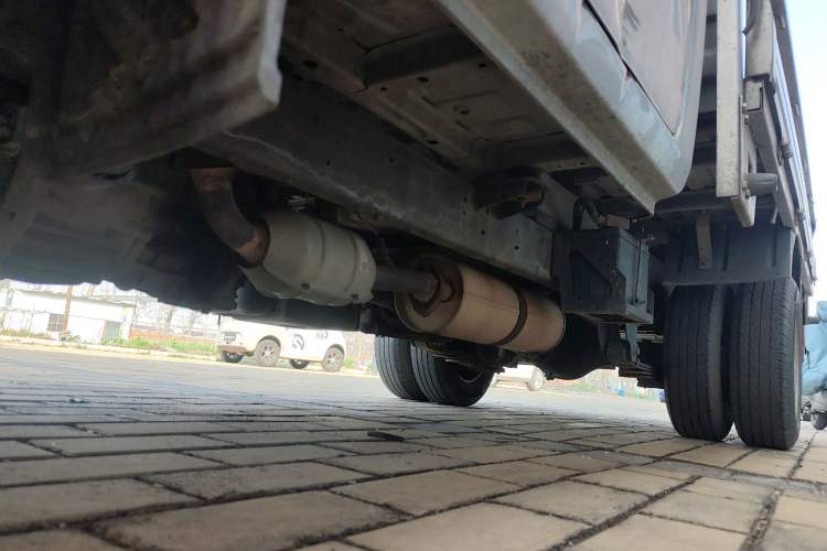 Used Foton Xiangling M 2018 1.5L Non-Load-Bearing Double-Cab with Dual Rear Tires (Cargo Version) DAM15L Chassis Front Left