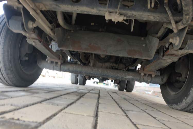 Used Foton Xiangling M 2018 1.5L Non-Load-Bearing Double-Cab with Dual Rear Tires (Cargo Version) DAM15L Chassis Front