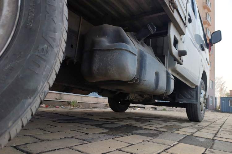 Used Foton Xiangling M 2018 1.5L Non-Load-Bearing Double-Cab with Dual Rear Tires (Cargo Version) DAM15L Chassis Rear Right