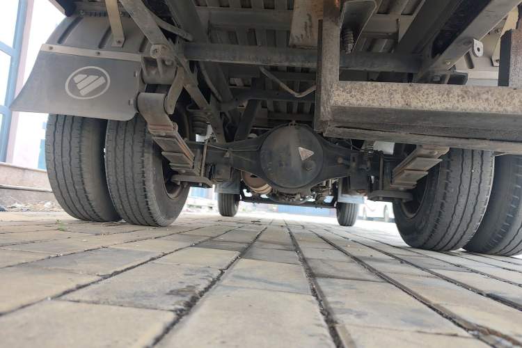 Used Foton Xiangling M 2018 1.5L Non-Load-Bearing Double-Cab with Dual Rear Tires (Cargo Version) DAM15L Chassis Rear