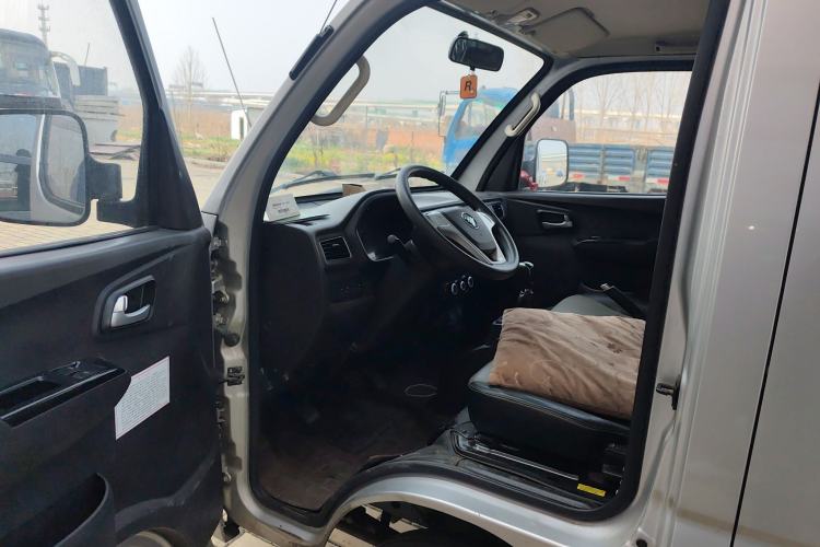 Used Foton Xiangling M 2018 1.5L Non-Load-Bearing Double-Cab with Dual Rear Tires (Cargo Version) DAM15L Driver Seat