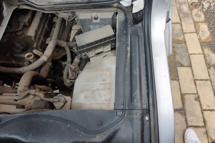 Used Foton Xiangling M 2018 1.5L Non-Load-Bearing Double-Cab with Dual Rear Tires (Cargo Version) DAM15L Engine Bay Left