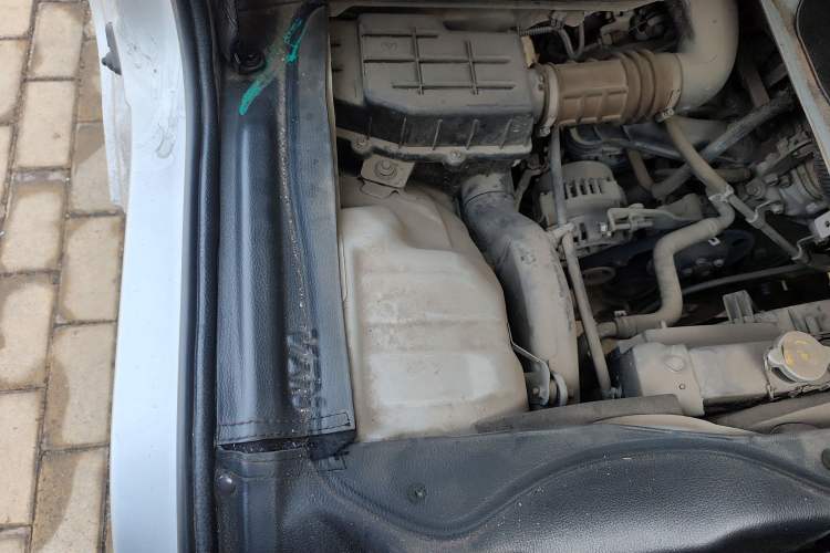 Used Foton Xiangling M 2018 1.5L Non-Load-Bearing Double-Cab with Dual Rear Tires (Cargo Version) DAM15L Engine Bay Right