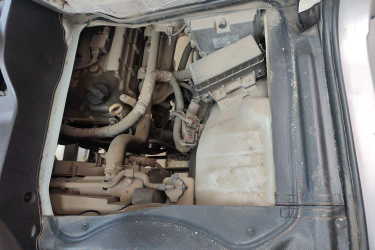Used Foton Xiangling M 2018 1.5L Non-Load-Bearing Double-Cab with Dual Rear Tires (Cargo Version) DAM15L Engine Bay