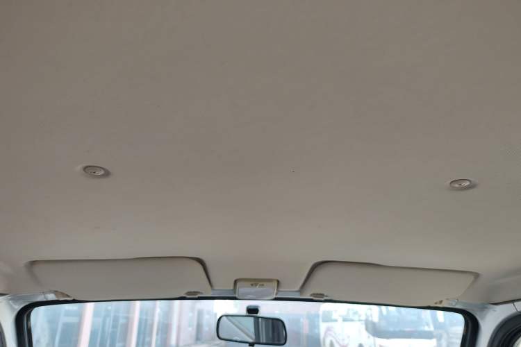 Used Foton Xiangling M 2018 1.5L Non-Load-Bearing Double-Cab with Dual Rear Tires (Cargo Version) DAM15L Headliner