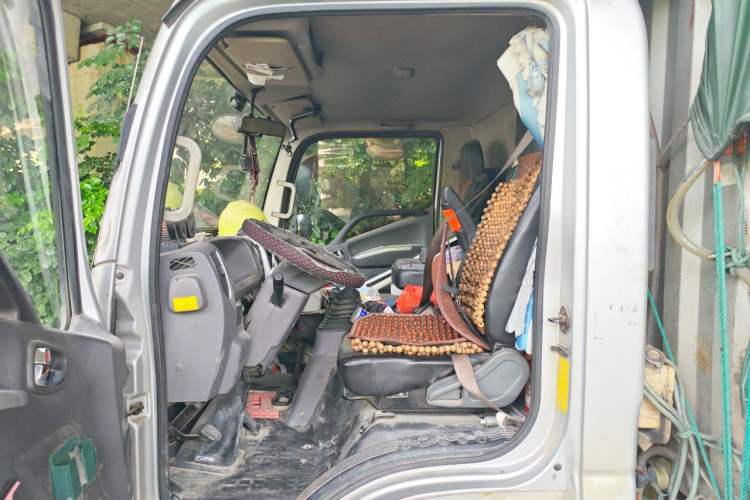 Used Foton Xiangling M 2018 1.2L 3.05-Meter Semi-Cab with Single Rear Tire 4W12M1 Left Front Seat
