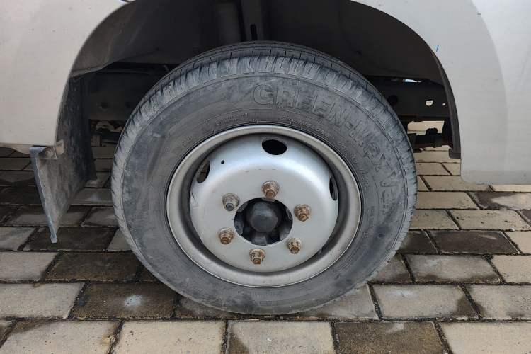 Used Foton Xiangling M 2018 1.5L Non-Load-Bearing Double-Cab with Dual Rear Tires (Cargo Version) DAM15L Right Front Wheel Hub