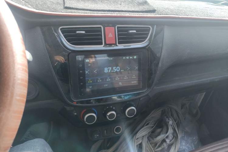 Used Foton Xiangling M 2018 1.5L M2 Non-Load-Bearing Single-Row with Dual Rear Tires (Cargo Version) DAM15L Audio And AC Panel