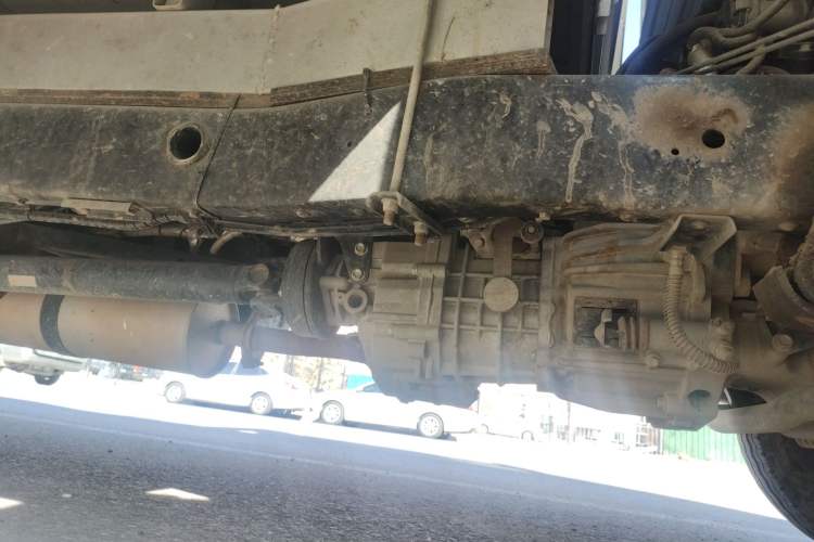 Used Foton Xiangling M 2018 1.5L M2 Non-Load-Bearing Single-Row with Dual Rear Tires (Cargo Version) DAM15L Chassis Front Right