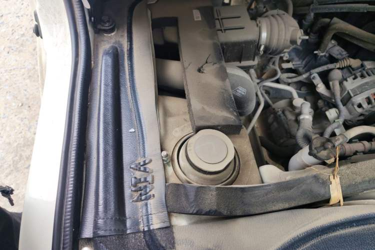Used Foton Xiangling M 2018 1.2L Semi-承载 Single-Row Rear Single Tire (Cargo) 4W12M1 Engine Bay Right