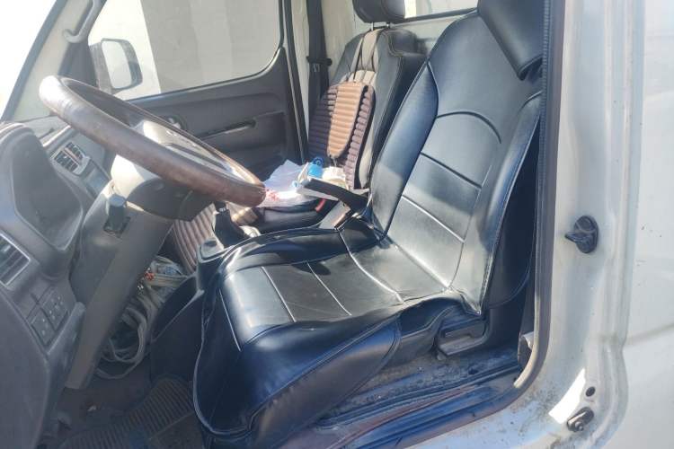 Used Foton Xiangling M 2018 1.5L M2 Non-Load-Bearing Single-Row with Dual Rear Tires (Cargo Version) DAM15L Left Rear Seat