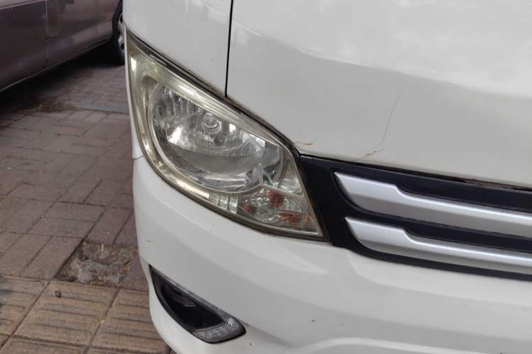 Used Foton Xiangling M 2018 1.5L M2 Non-Load-Bearing Double-Row Dual Rear Tires (Cargo Version) DAM15L Right Front Headlight