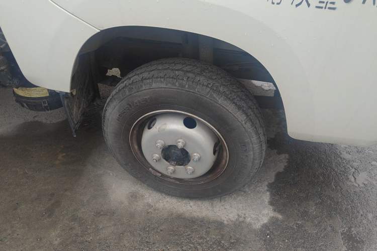 Used Foton Xiangling M  Right Front Wheel Hub