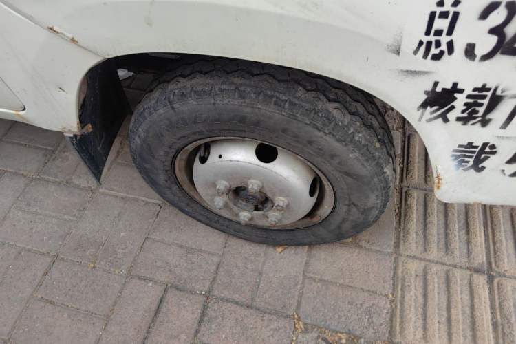 Used Foton Xiangling M 2018 1.5L M2 Non-Load-Bearing Double-Row Dual Rear Tires (Cargo Version) DAM15L Right Front Wheel Hub